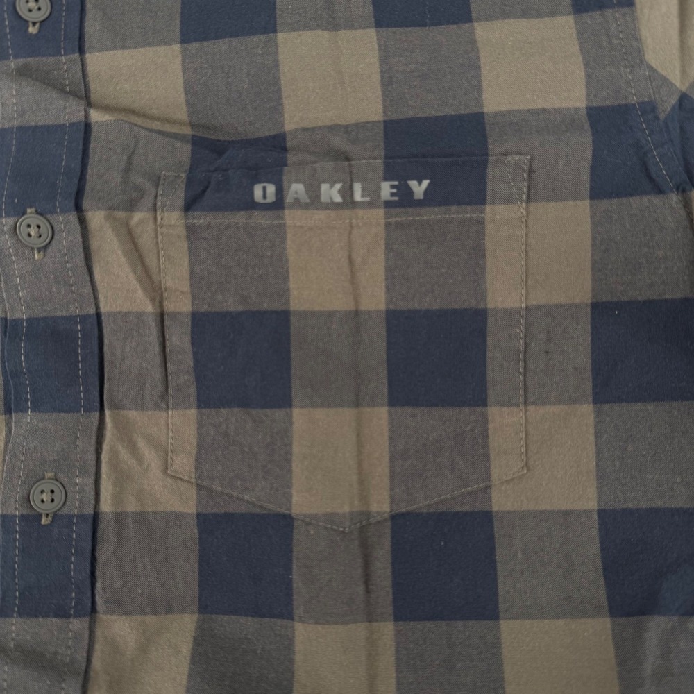 Oakley Mens Short Sleeve Button Up Shirt Regular Fit Plaid Navy Green Size M - Picture 3 of 10